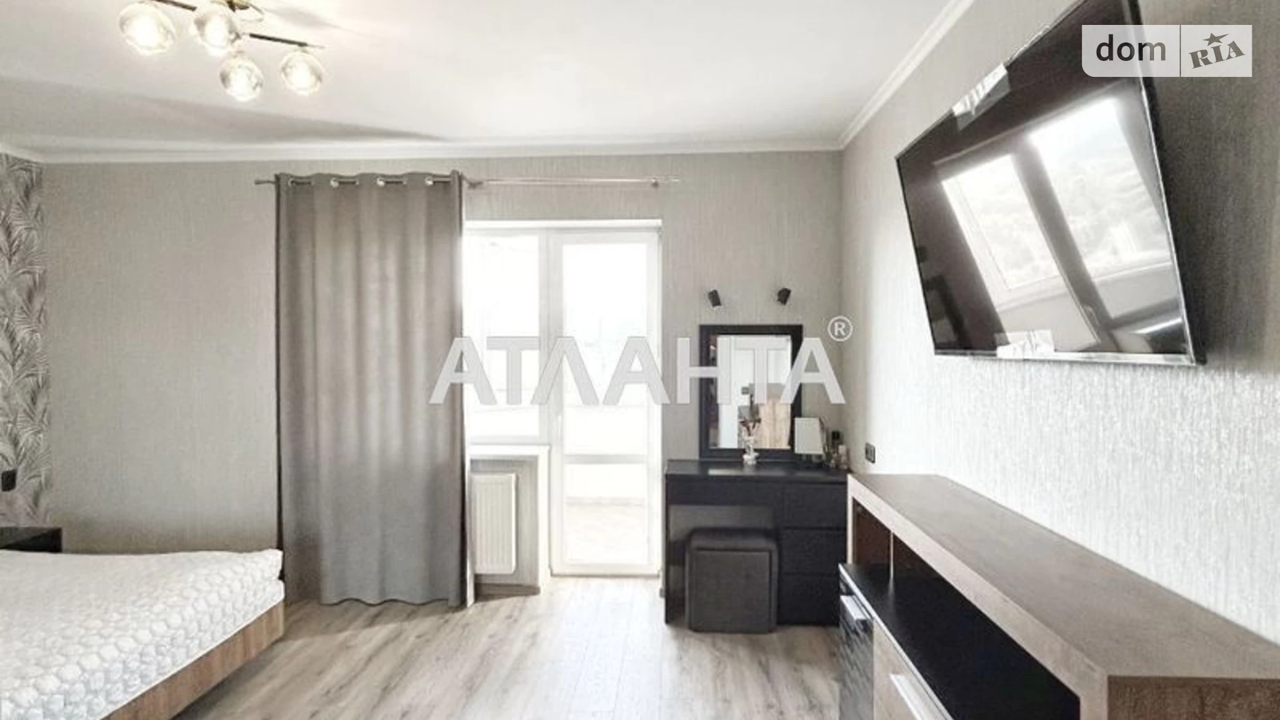 Продается 3-комнатная квартира 92 кв. м в Черновцах, ул. Каспрука Павла