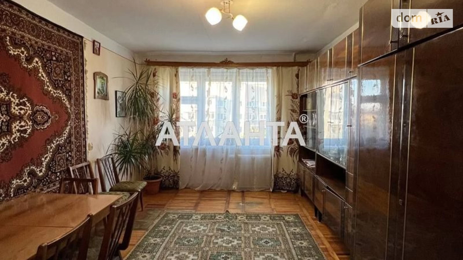 Продается 3-комнатная квартира 62.3 кв. м в Черновцах, ул. Сергея Скальда(Комарова Владимира)