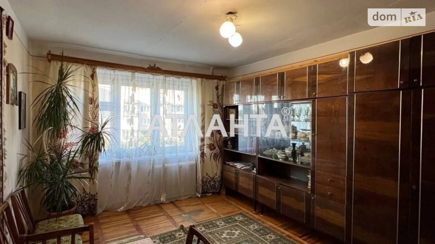 Продается 3-комнатная квартира 62.3 кв. м в Черновцах, ул. Сергея Скальда(Комарова Владимира)