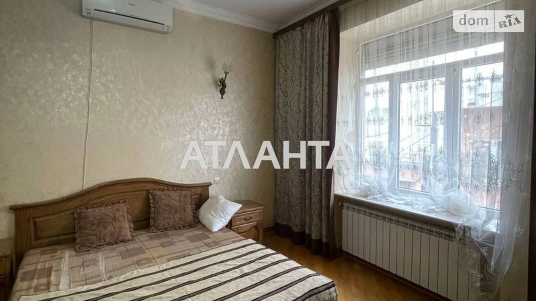 Продается 3-комнатная квартира 153.4 кв. м в Черновцах
