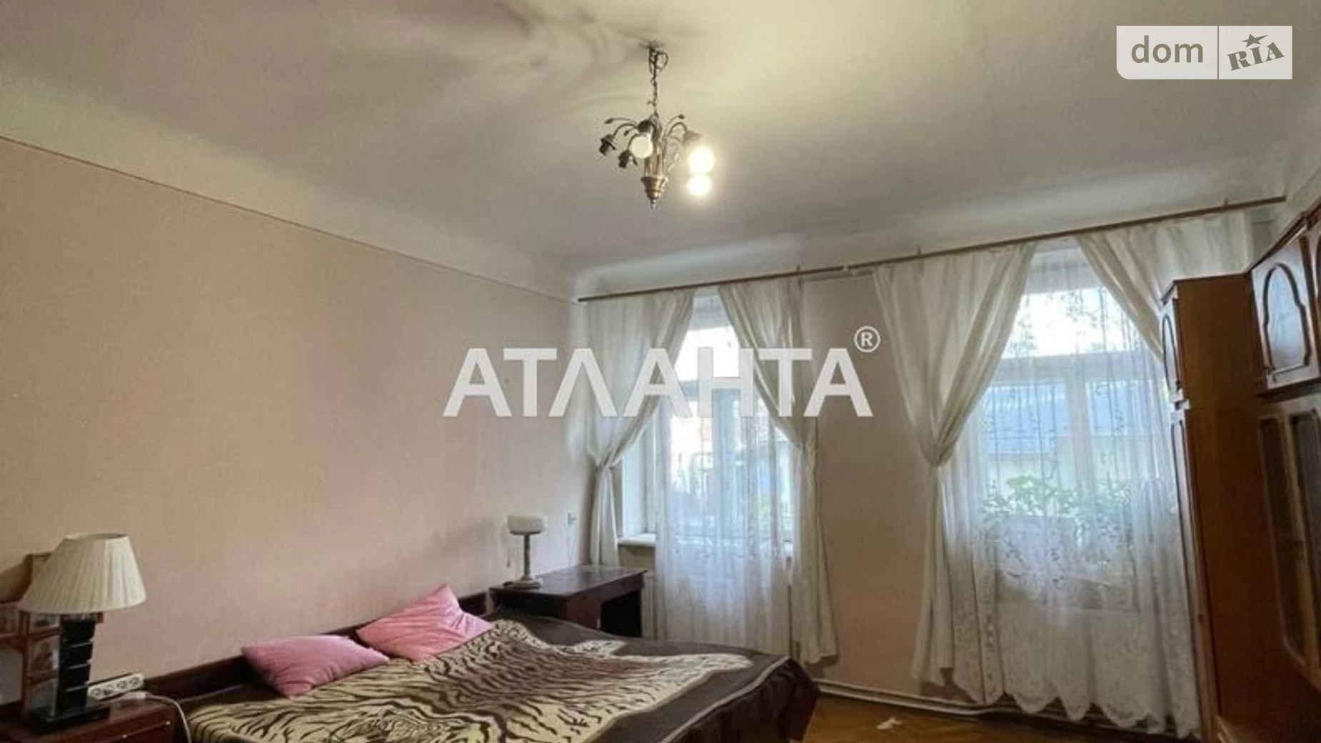 Продается 3-комнатная квартира 90 кв. м в Черновцах, ул. Первомайская