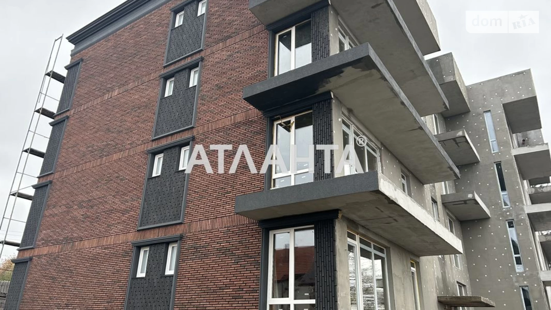 Продается 1-комнатная квартира 41.6 кв. м в Черновцах