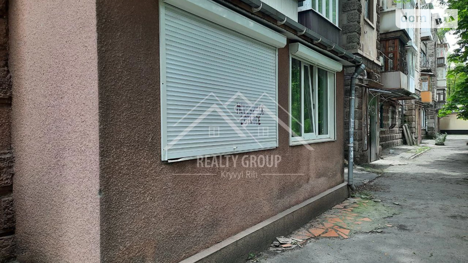 Продається 2-кімнатна квартира 80.5 кв. м у Кривому Розі, вул. Степана Тільги(Революційна)