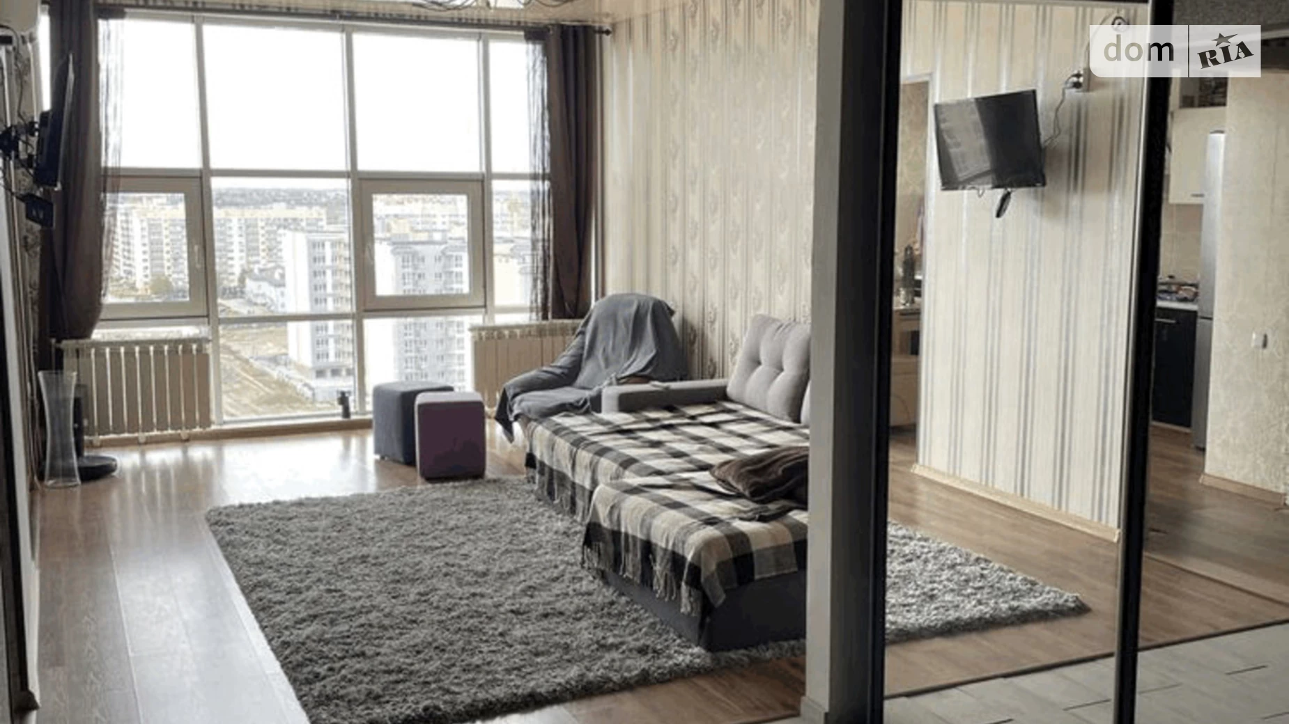 Продается 2-комнатная квартира 70 кв. м в Слобожанском, ул. 8-го Марта, 9Б