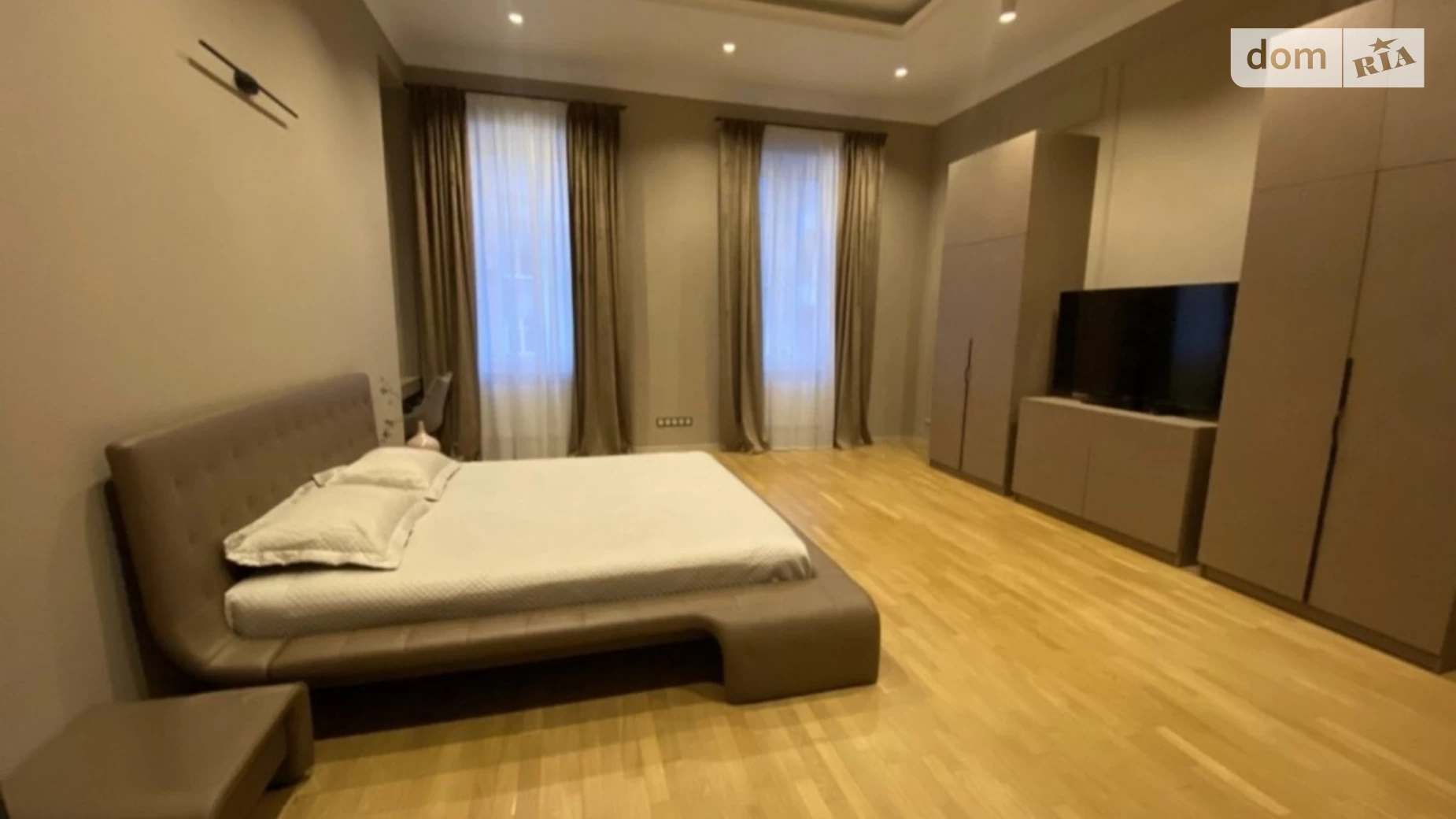 Продается 5-комнатная квартира 250 кв. м в Одессе, пер. Чайковского