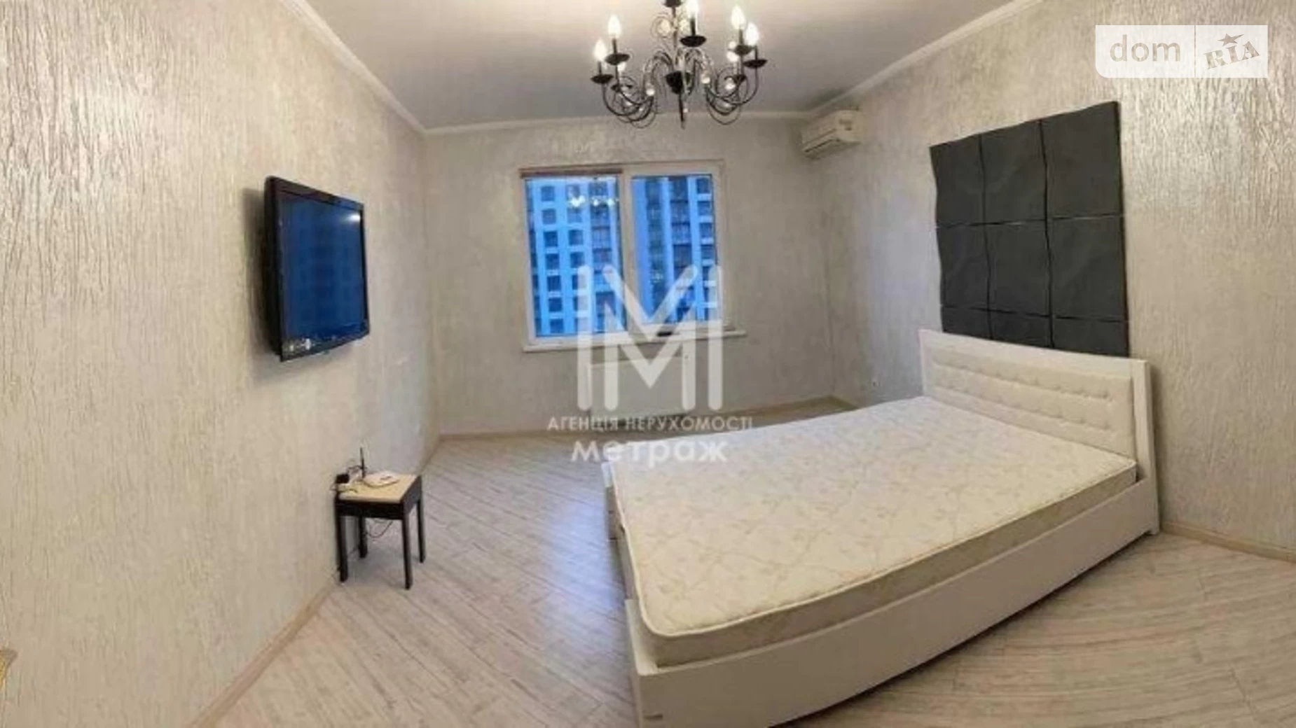 Продается 1-комнатная квартира 43 кв. м в Киеве, ул. Агрегатная