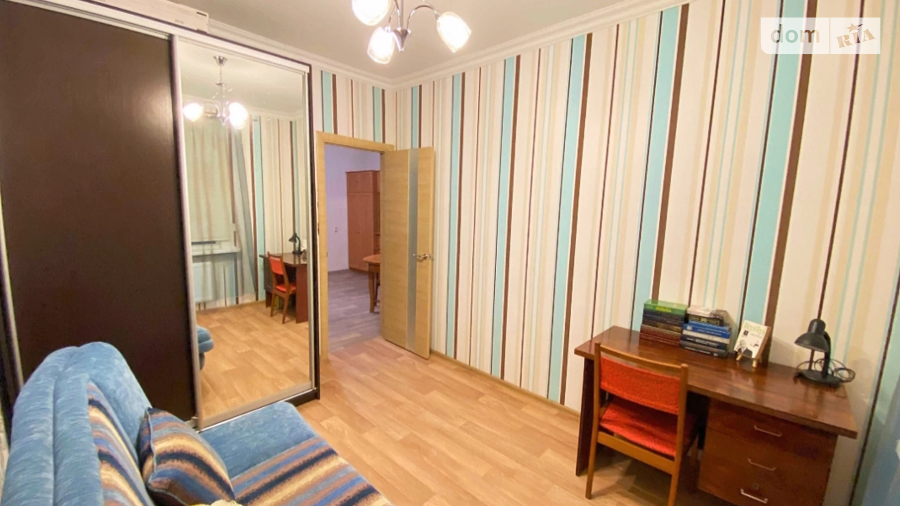 Продается 2-комнатная квартира 51 кв. м в Чернигове, ул. Академика Павлова, 2А
