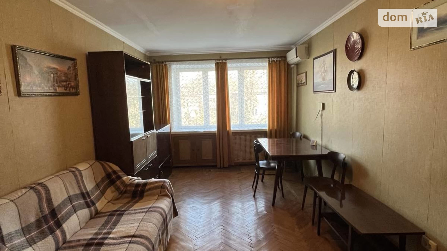 Продається 3-кімнатна квартира 63 кв. м у Одесі, вул. Героїв Крут