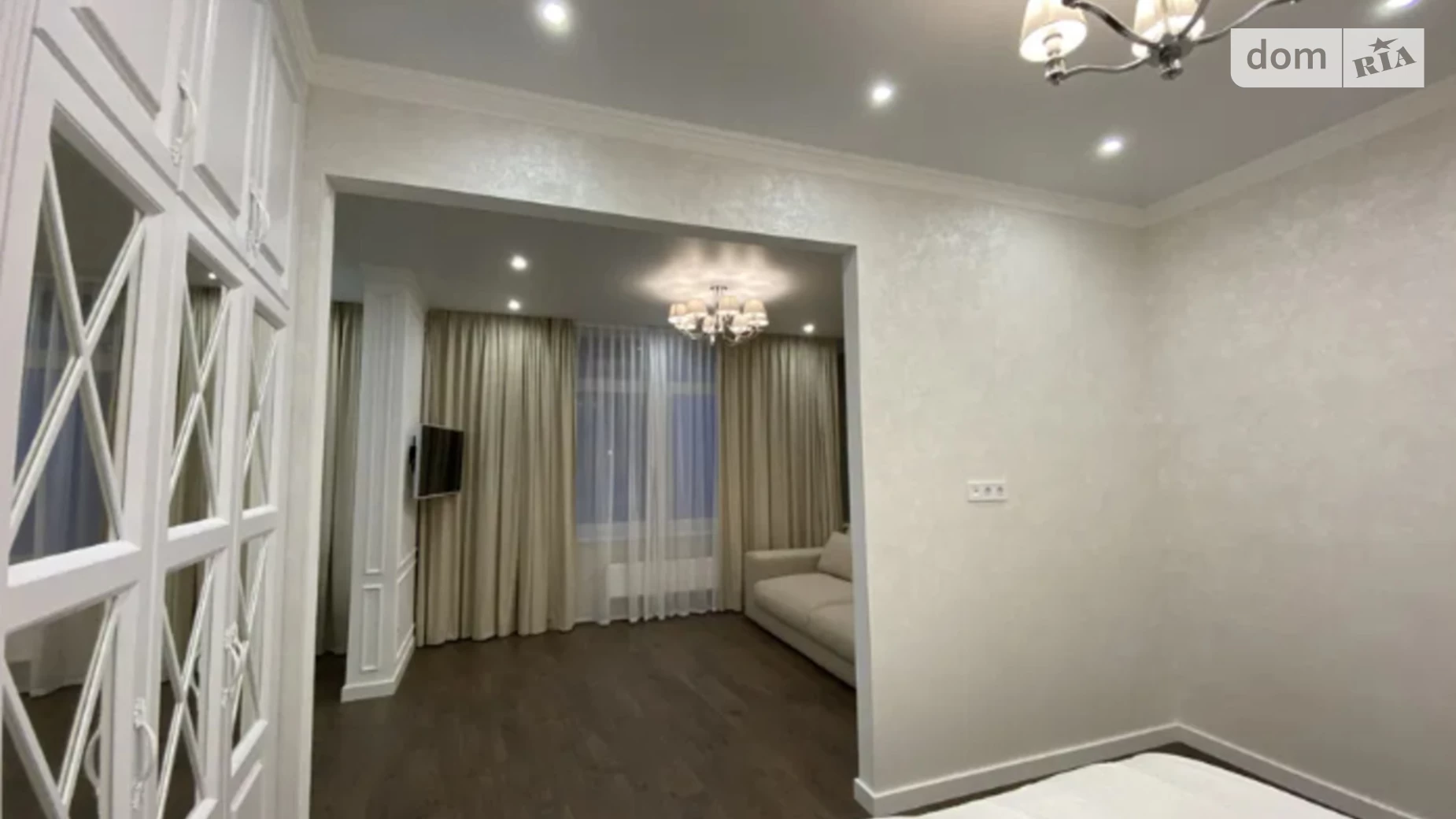 Продається 2-кімнатна квартира 49 кв. м у Одесі