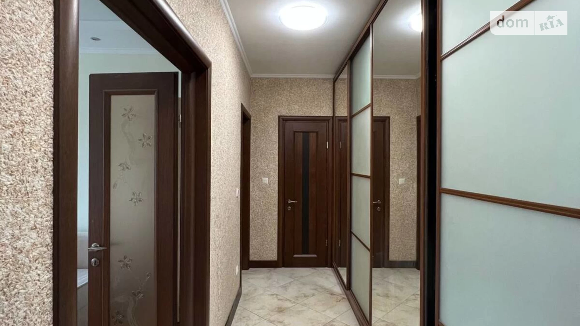 Продається 2-кімнатна квартира 60 кв. м у Івано-Франківську