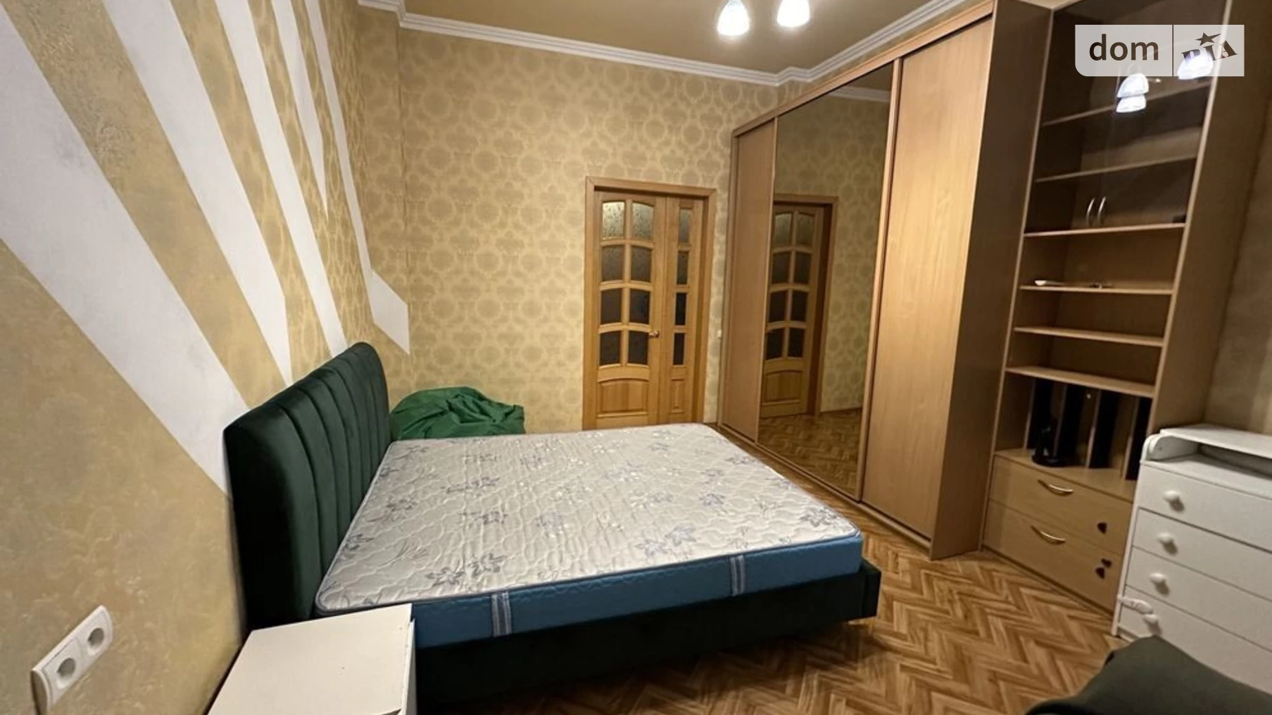 Продается 3-комнатная квартира 60 кв. м в Днепре, ул. Левка Лукьяненко