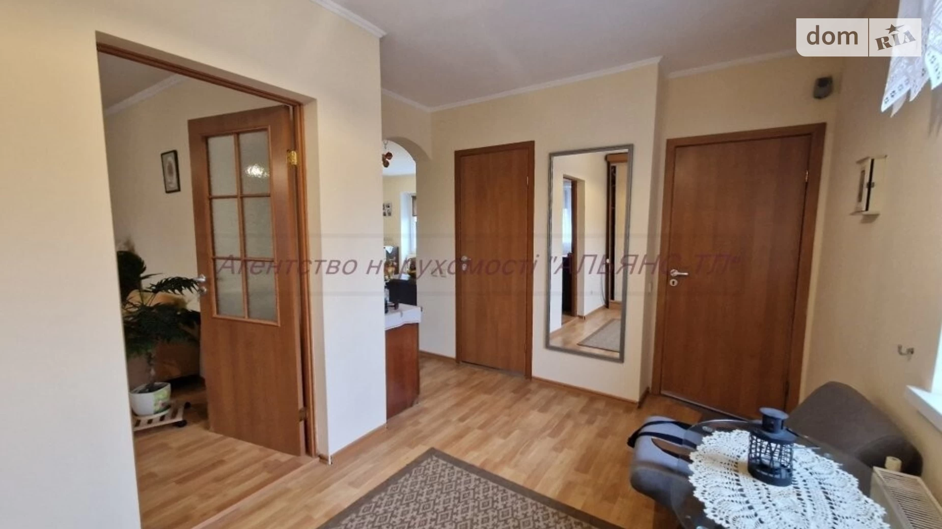 Продается 2-комнатная квартира 71 кв. м в Ужгороде, ул. Собранецкая