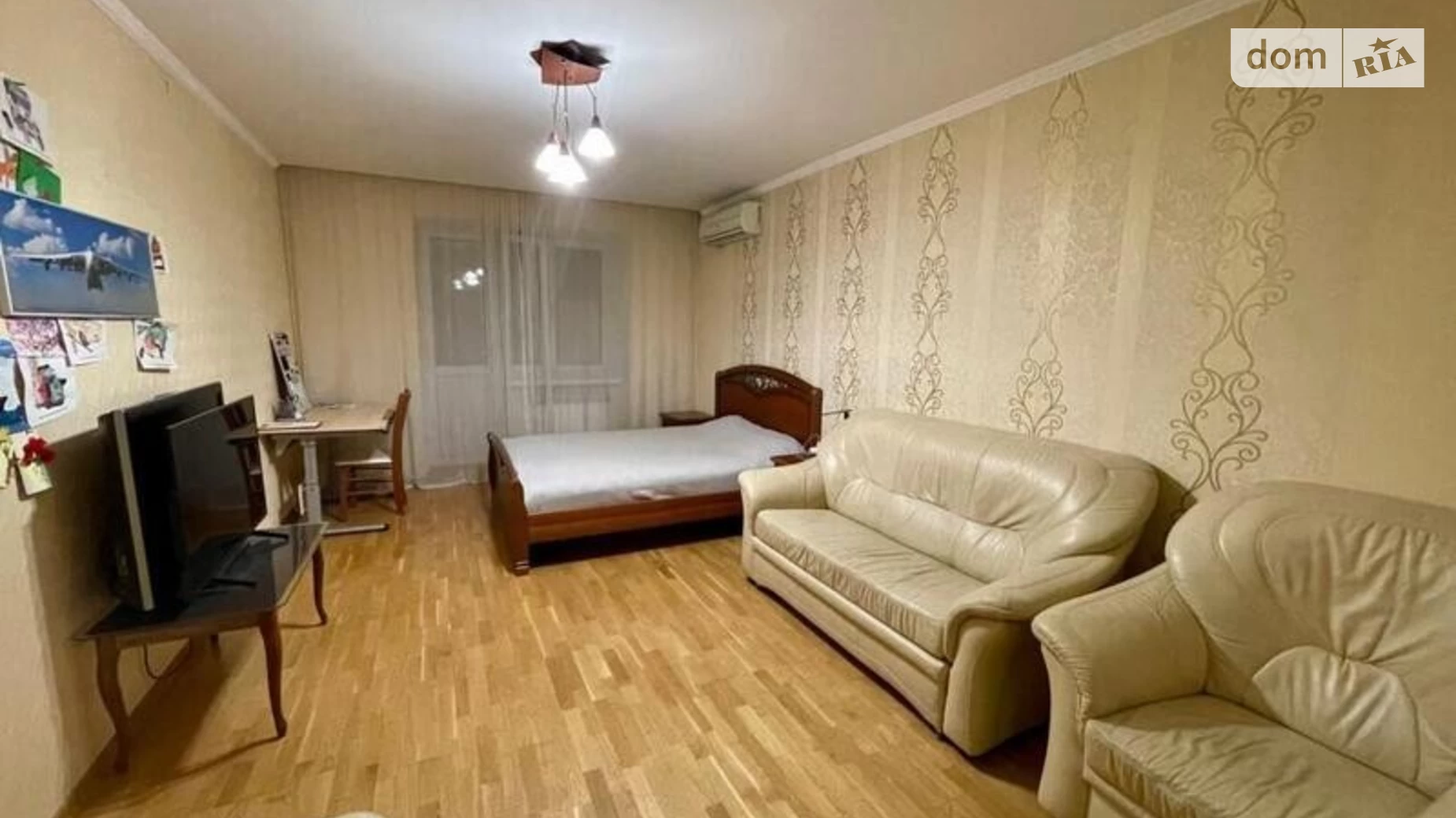 Продается 2-комнатная квартира 73 кв. м в Киеве, ул. Срибнокильская, 24