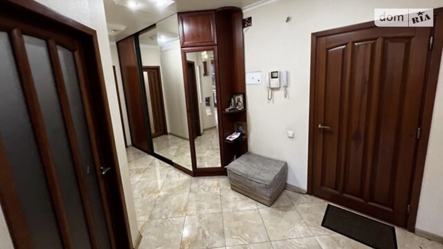 Продается 2-комнатная квартира 72 кв. м в Одессе, ул. Академика Королева