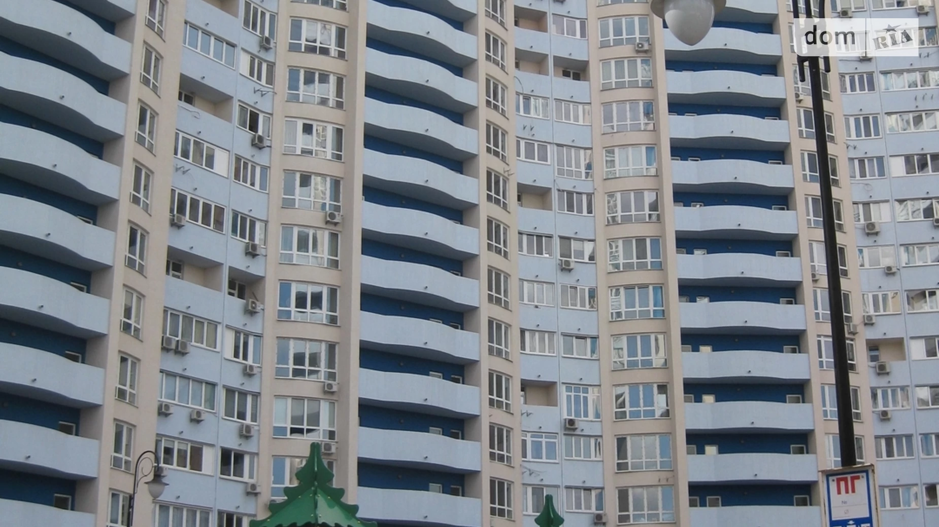 Продается 2-комнатная квартира 71 кв. м в Киеве, ул. Авиаконструктора Игоря Сикорского(Танковая), 1