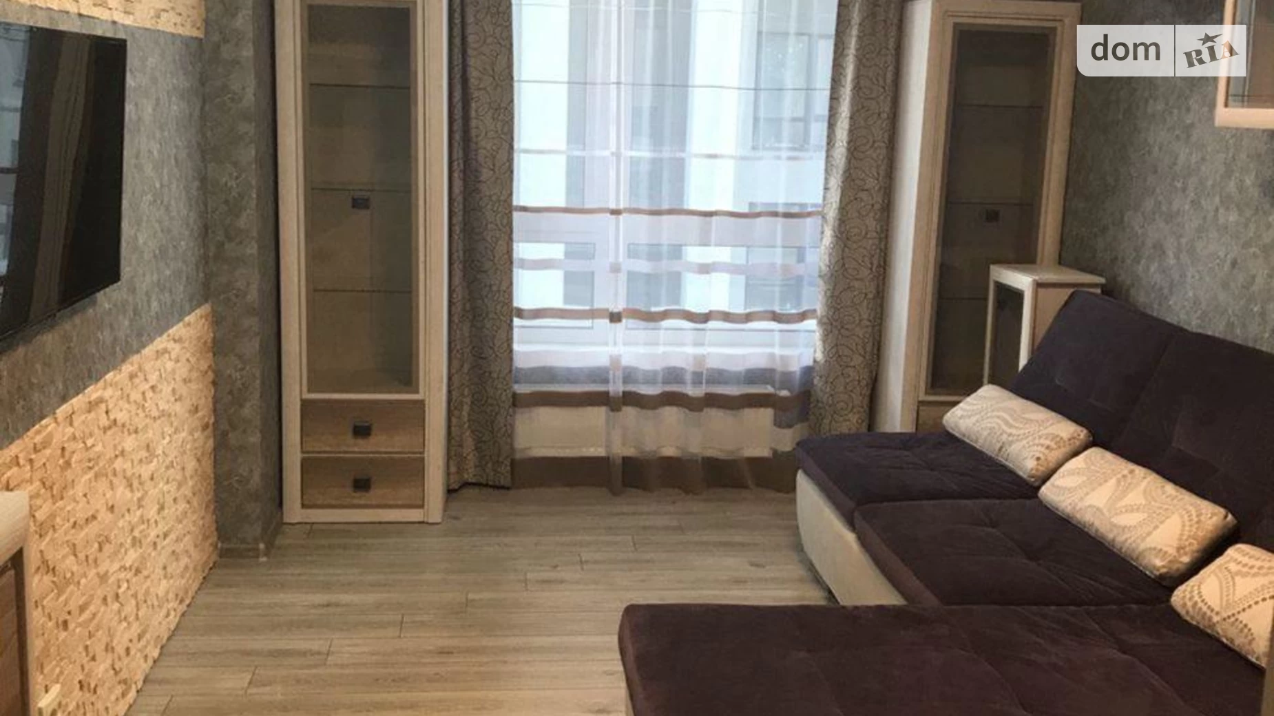Продается 1-комнатная квартира 49 кв. м в Киеве, ул. Каменская