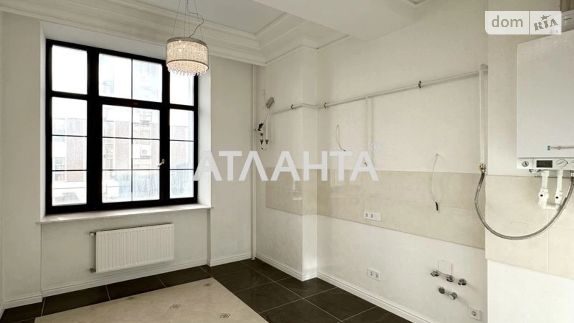 Продается 1-комнатная квартира 56.1 кв. м в Одессе, бул. Французский