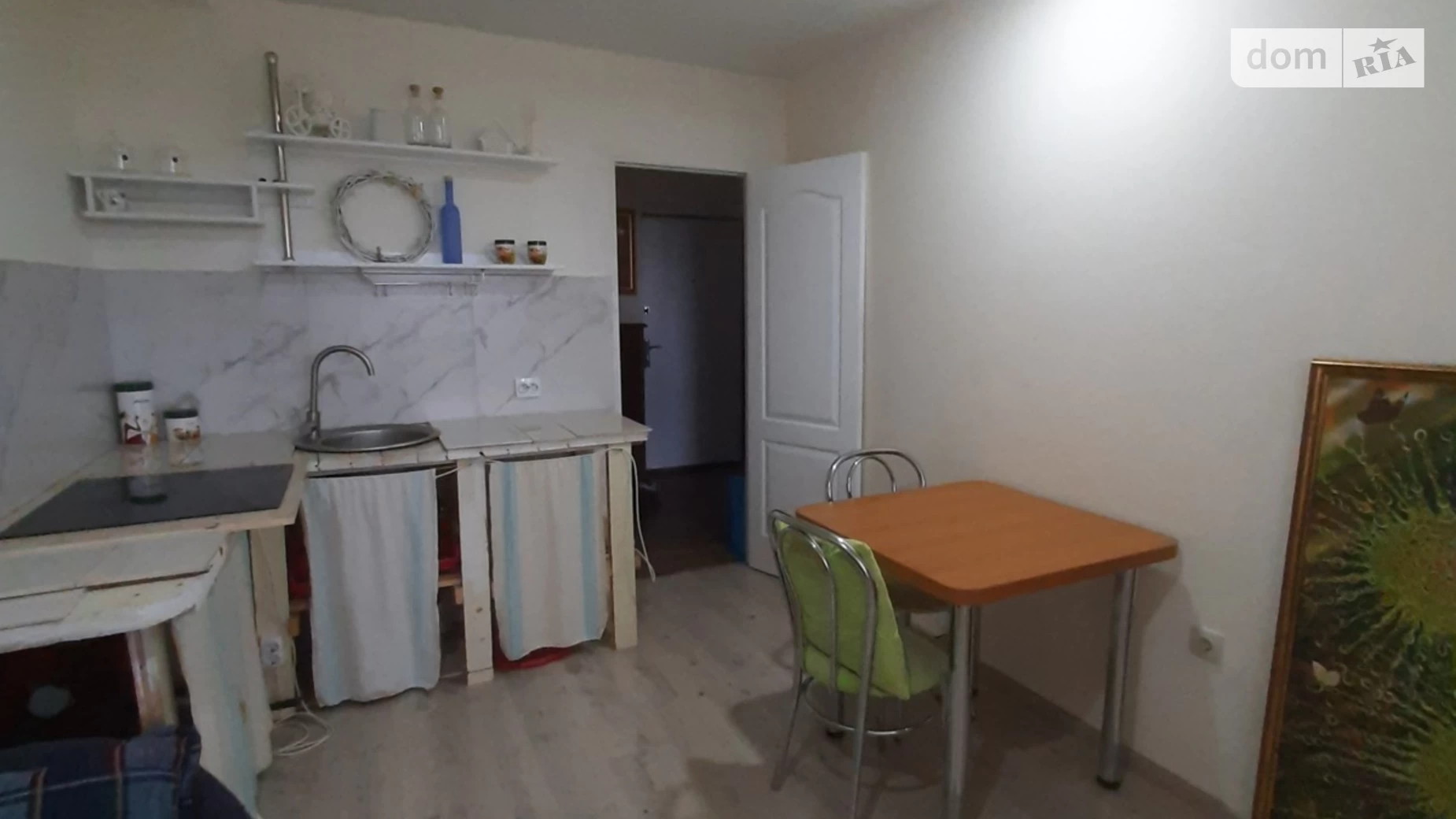 Продается 1-комнатная квартира 43 кв. м в Чернигове