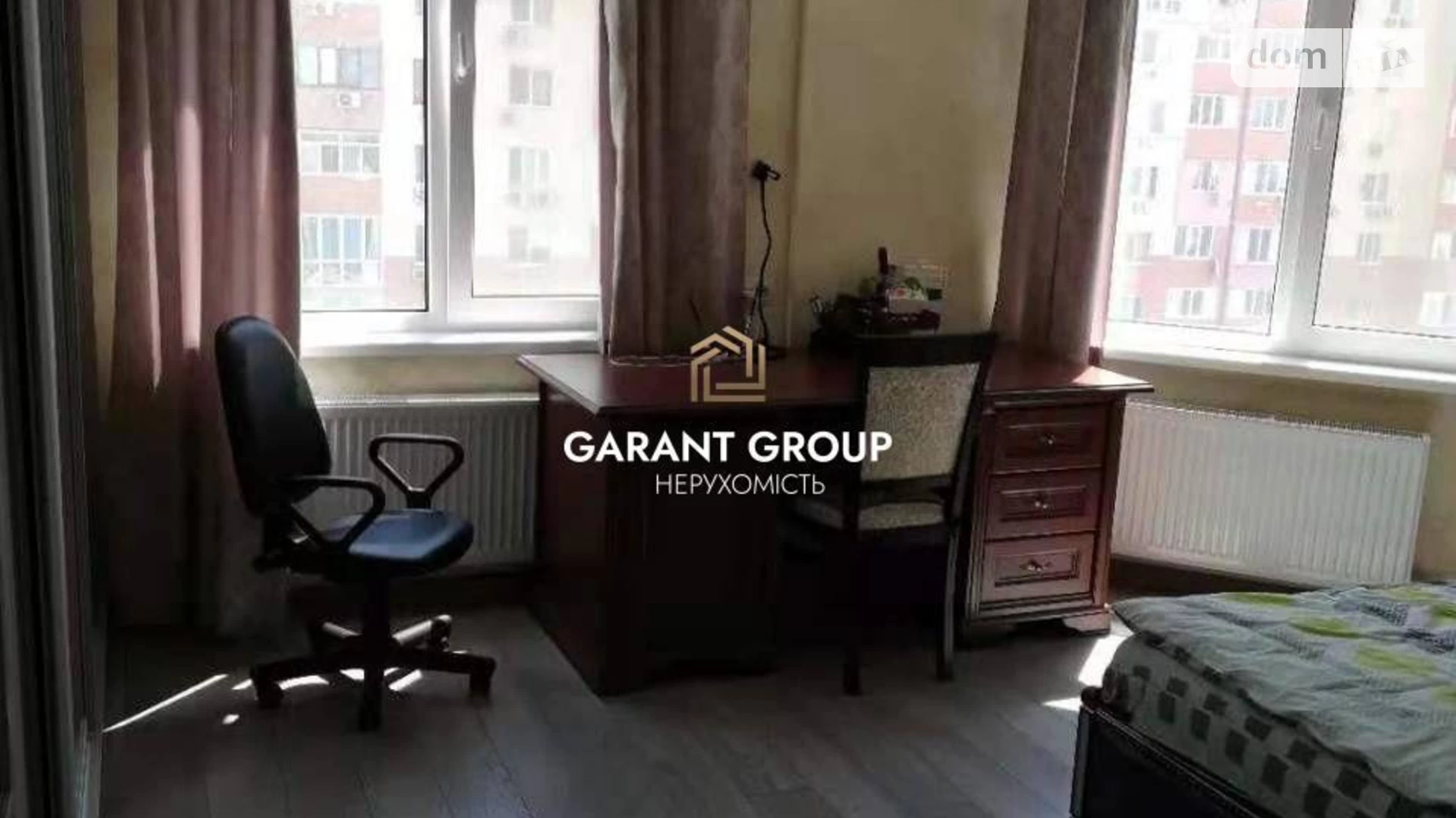 Продается 3-комнатная квартира 82 кв. м в Одессе, мас. Радужный