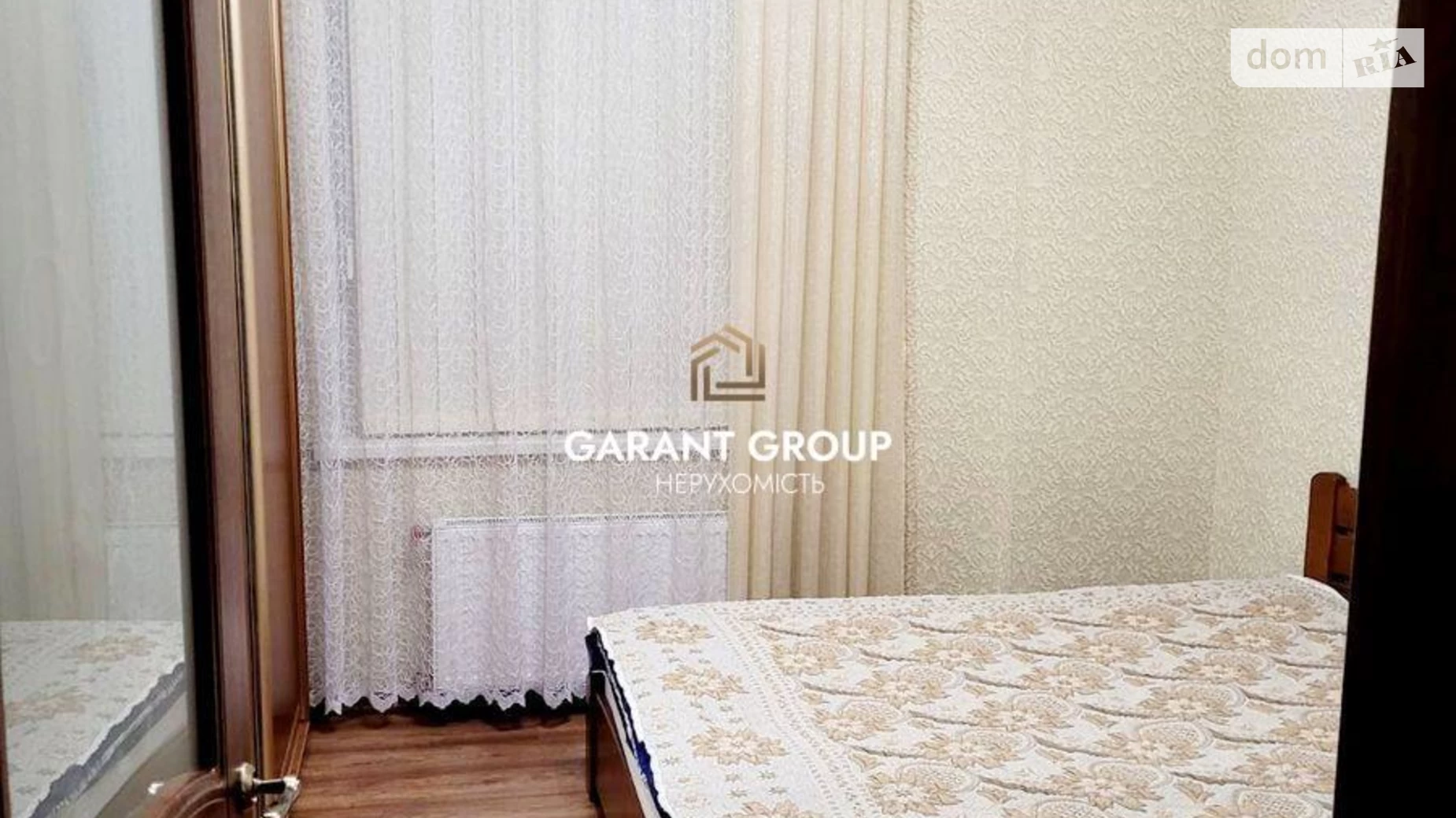 Продається 2-кімнатна квартира 61 кв. м у Одесі, вул. Середня