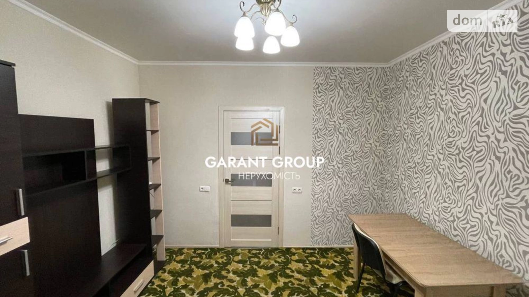 Продається 2-кімнатна квартира 33.8 кв. м у Одесі, вул. Адмірала Лазарєва
