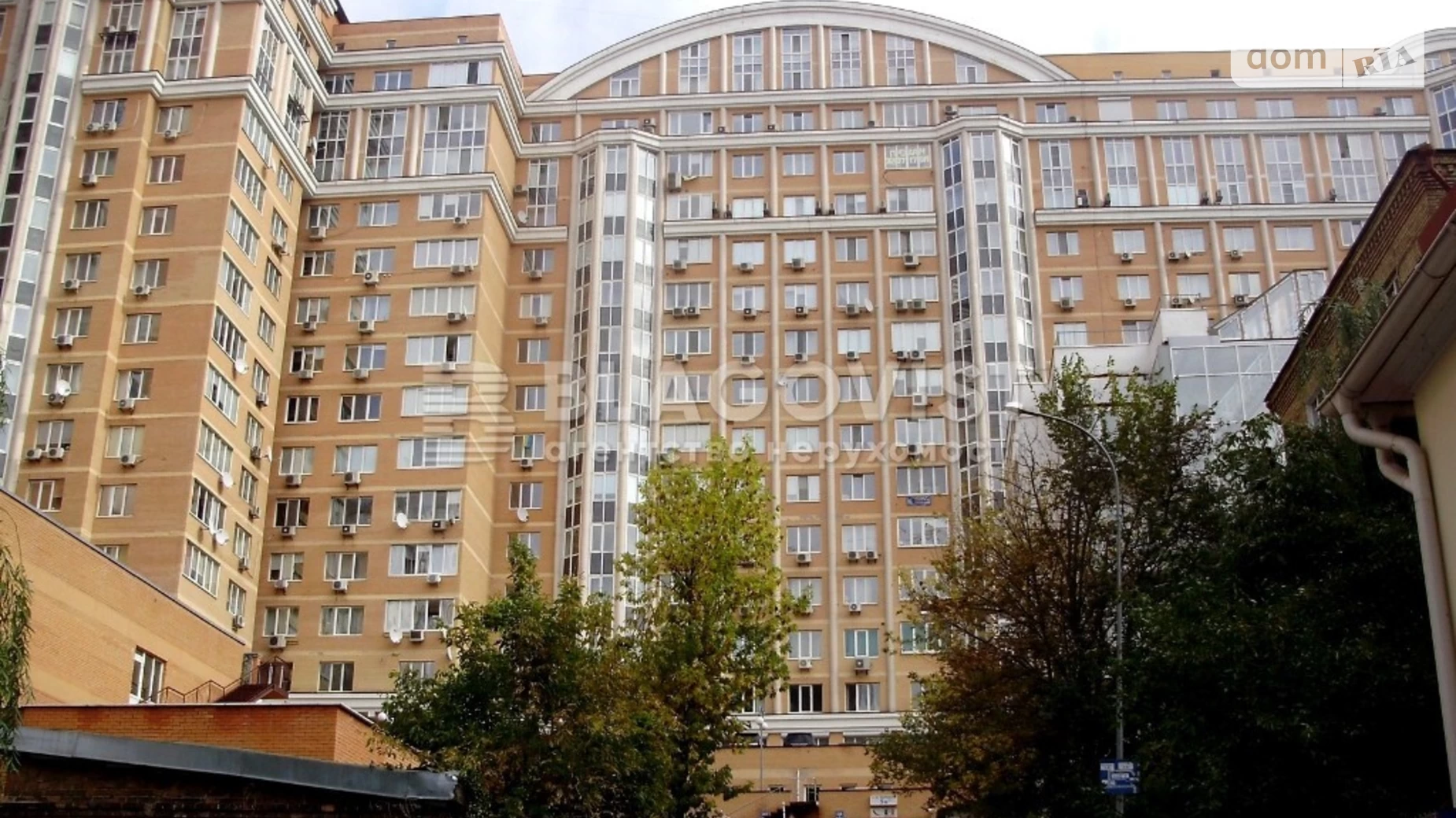 Продается 3-комнатная квартира 131 кв. м в Киеве, ул. Василия Тютюнника, 5В