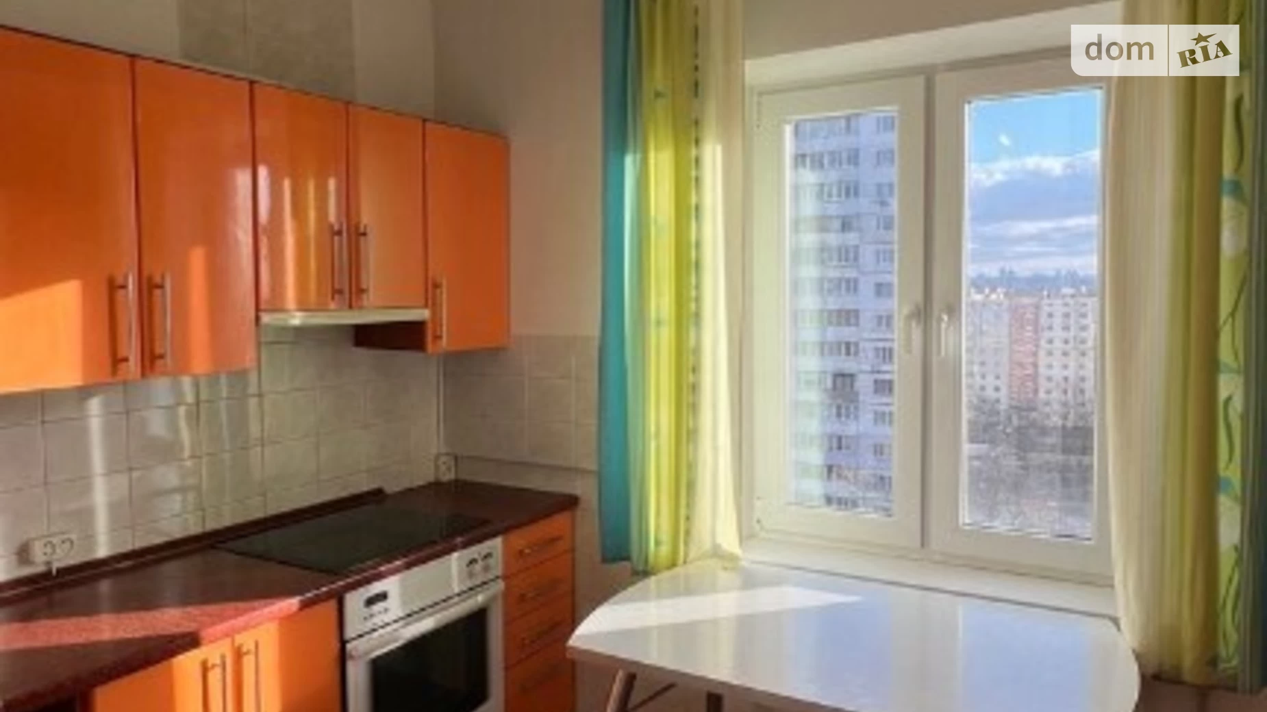 Продается 2-комнатная квартира 55 кв. м в Киеве, ул. Припятская, 37