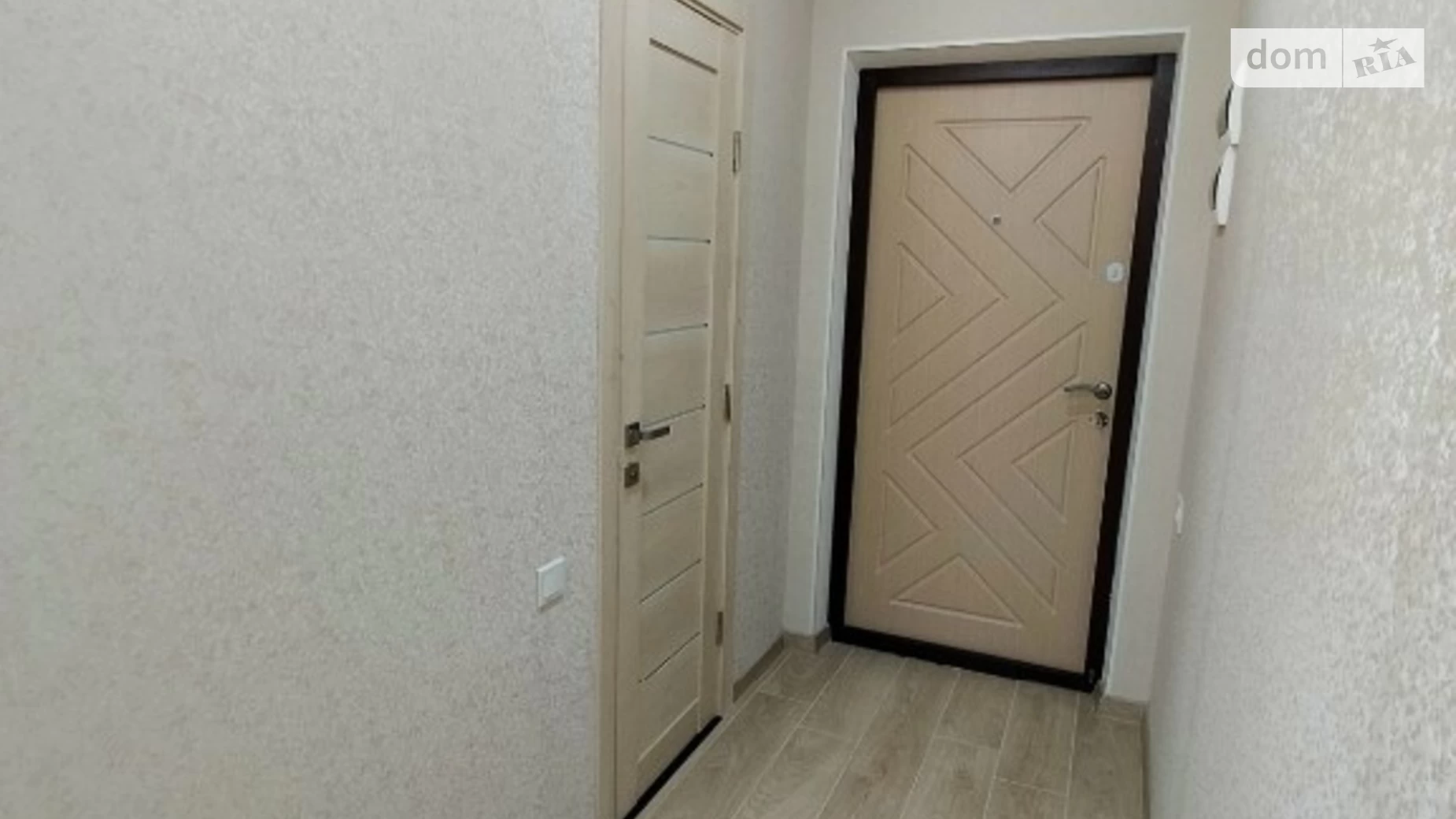 Продается 1-комнатная квартира 27 кв. м в Одессе, просп. Небесной Сотни, 100