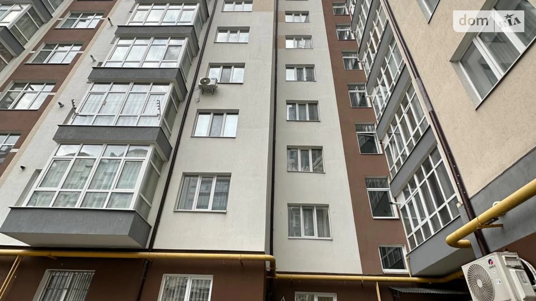 Продается 2-комнатная квартира 66.4 кв. м в Ивано-Франковске, ул. Высочана Семена