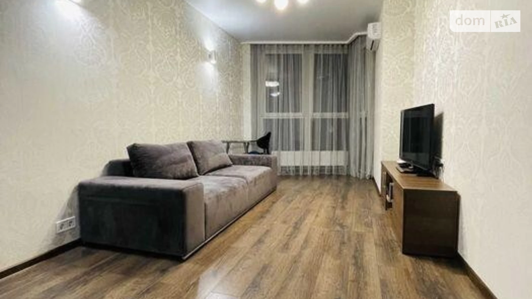 Продается 2-комнатная квартира 56 кв. м в Киеве, ул. Драгоманова, 2