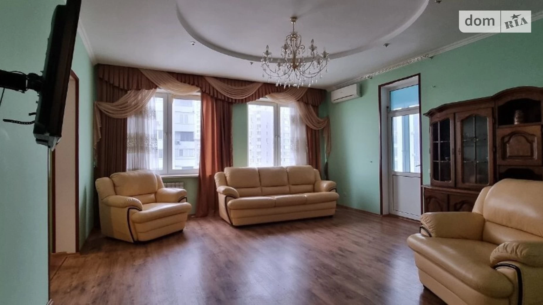 Продается 3-комнатная квартира 124 кв. м в Киеве, ул. Срибнокильская, 3В