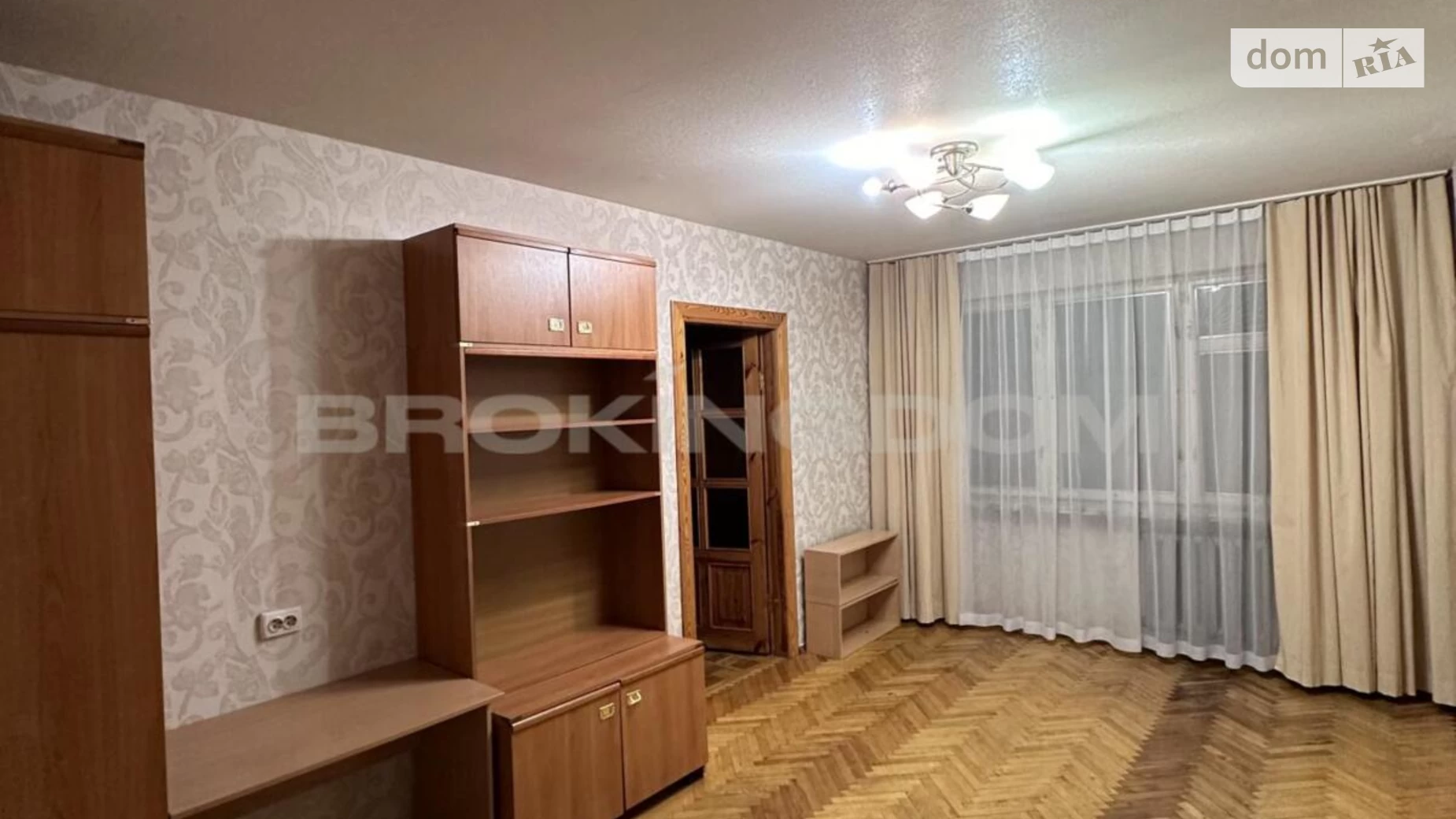 Продается 2-комнатная квартира 42 кв. м в Киеве, ул. Василия Чумака, 4