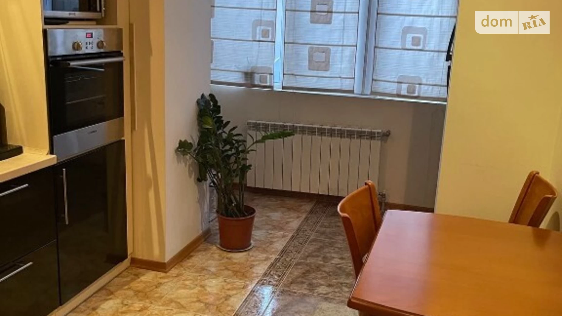 Продается 2-комнатная квартира 75 кв. м в Ивано-Франковске, ул. Вячеслава Черновола