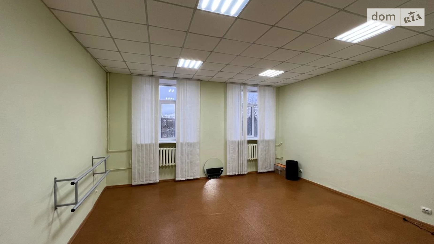 Сдается в аренду офис 35 кв. м в бизнес-центре, цена: 13475 грн - фото 2