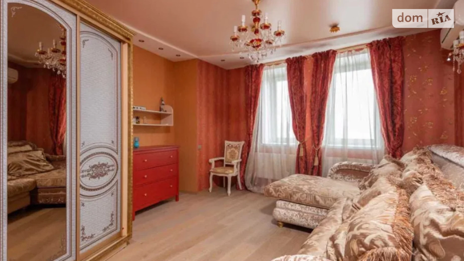 Продается 4-комнатная квартира 153 кв. м в Киеве, ул. Голосеевская, 13