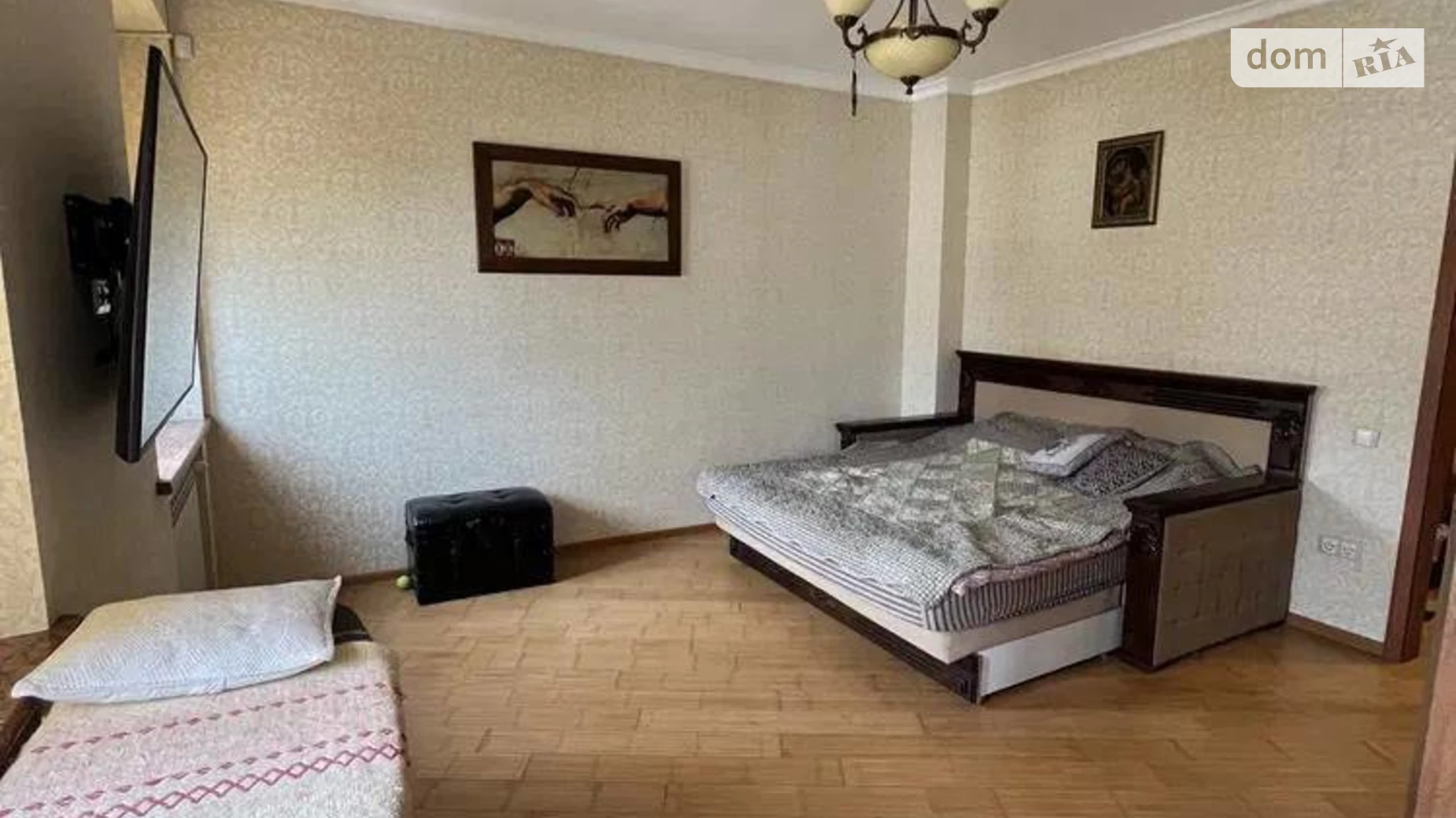 Продається 2-кімнатна квартира 64 кв. м у Львові, вул. Золота