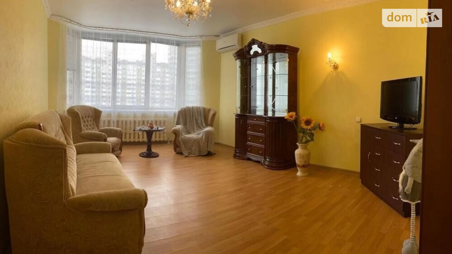 Продается 1-комнатная квартира 52 кв. м в Киеве, ул. Анны Ахматовой, 35А