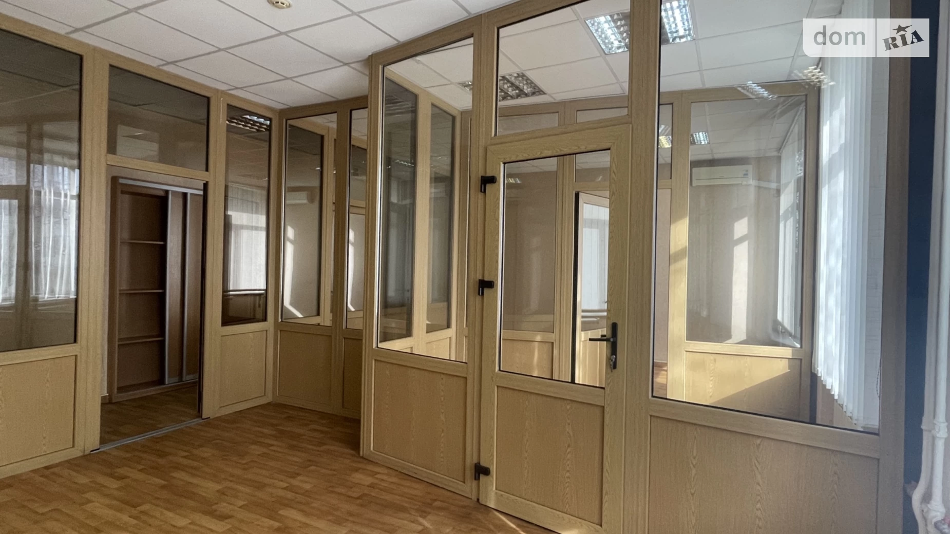 Сдается в аренду офис 61.6 кв. м в бизнес-центре, цена: 28330 грн - фото 4