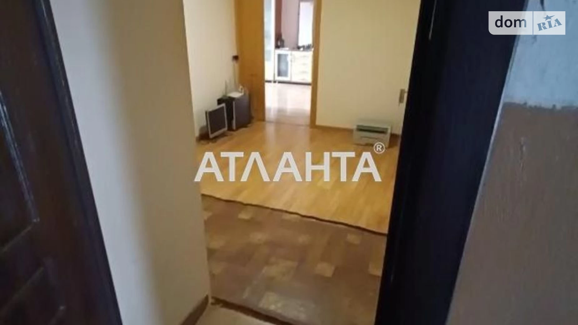 Продается 2-комнатная квартира 57.9 кв. м в Черновцах, ул. Сергея Скальда(Комарова Владимира)