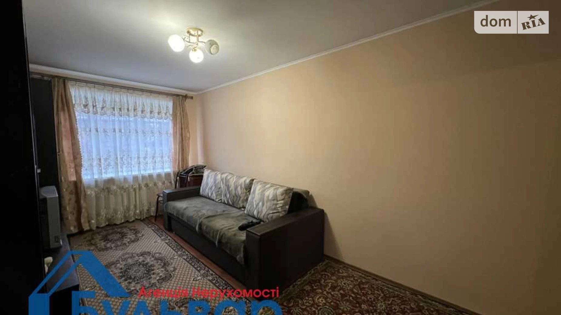 Продається 2-кімнатна квартира 40 кв. м у Полтаві, вул. Комарова