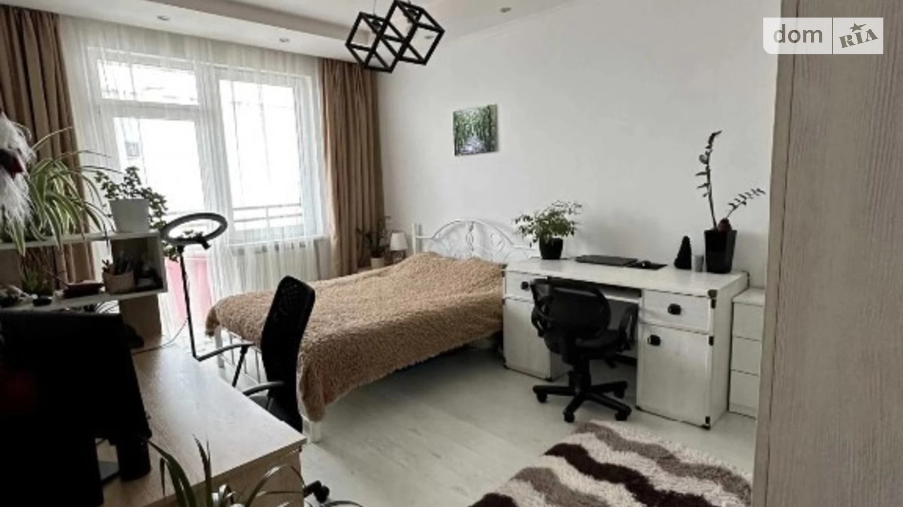 Продается 1-комнатная квартира 43 кв. м в Львове, ул. Мечникова