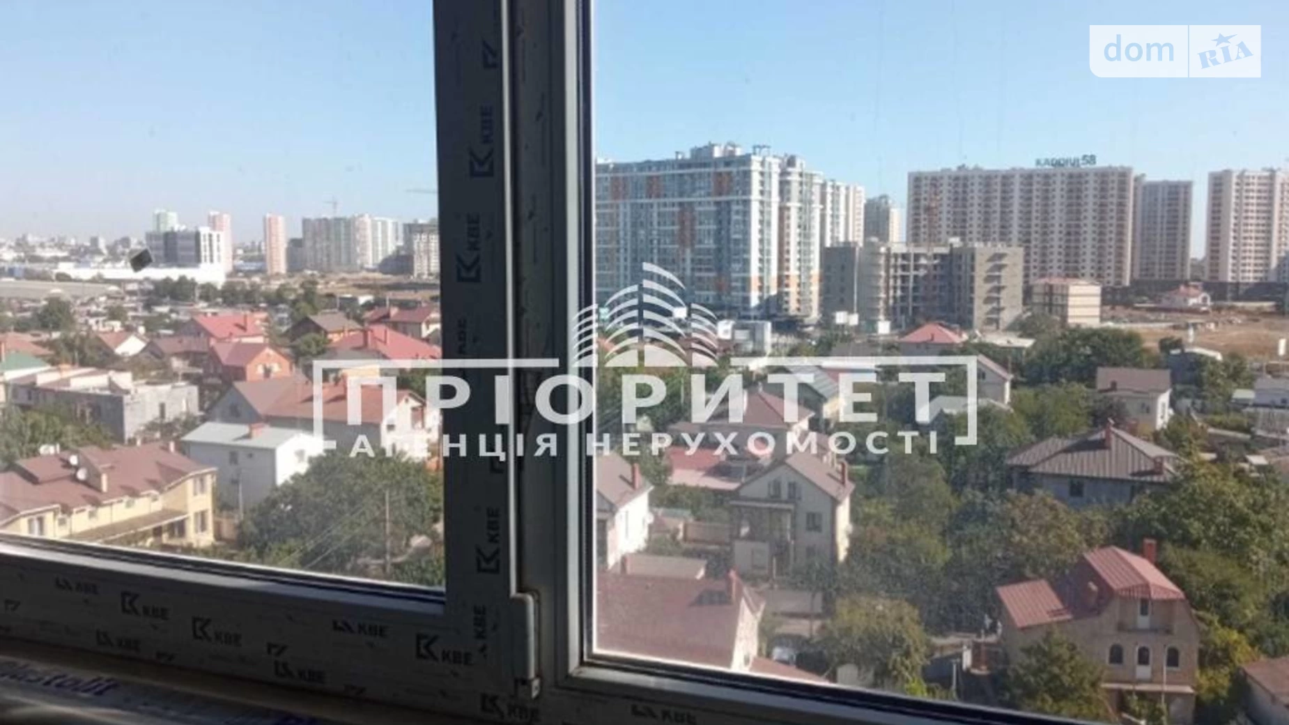 Продается 2-комнатная квартира 72.5 кв. м в Одессе