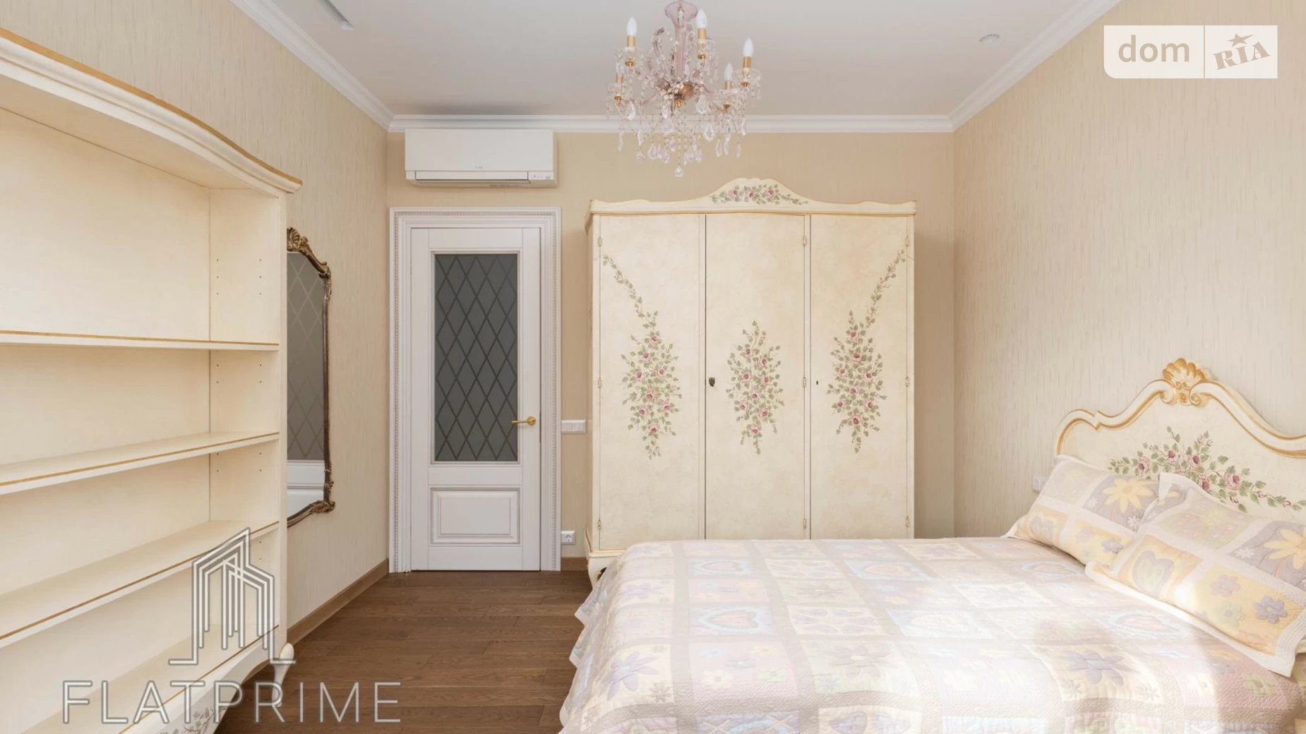 Продается 2-комнатная квартира 84 кв. м в Киеве, ул. Богдана Хмельницкого, 58А