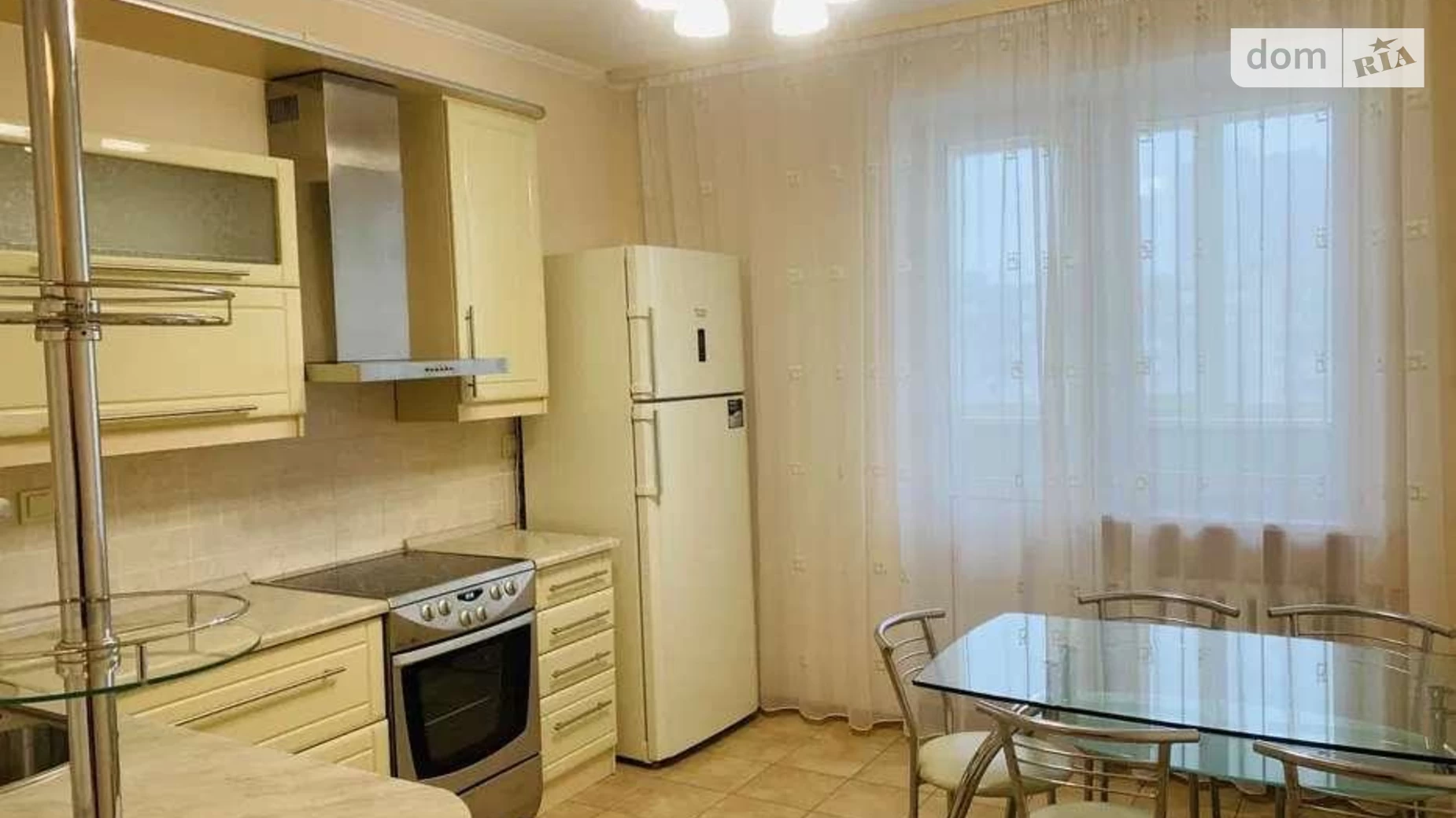 Продается 1-комнатная квартира 52 кв. м в Киеве, просп. Петра Григоренко, 28