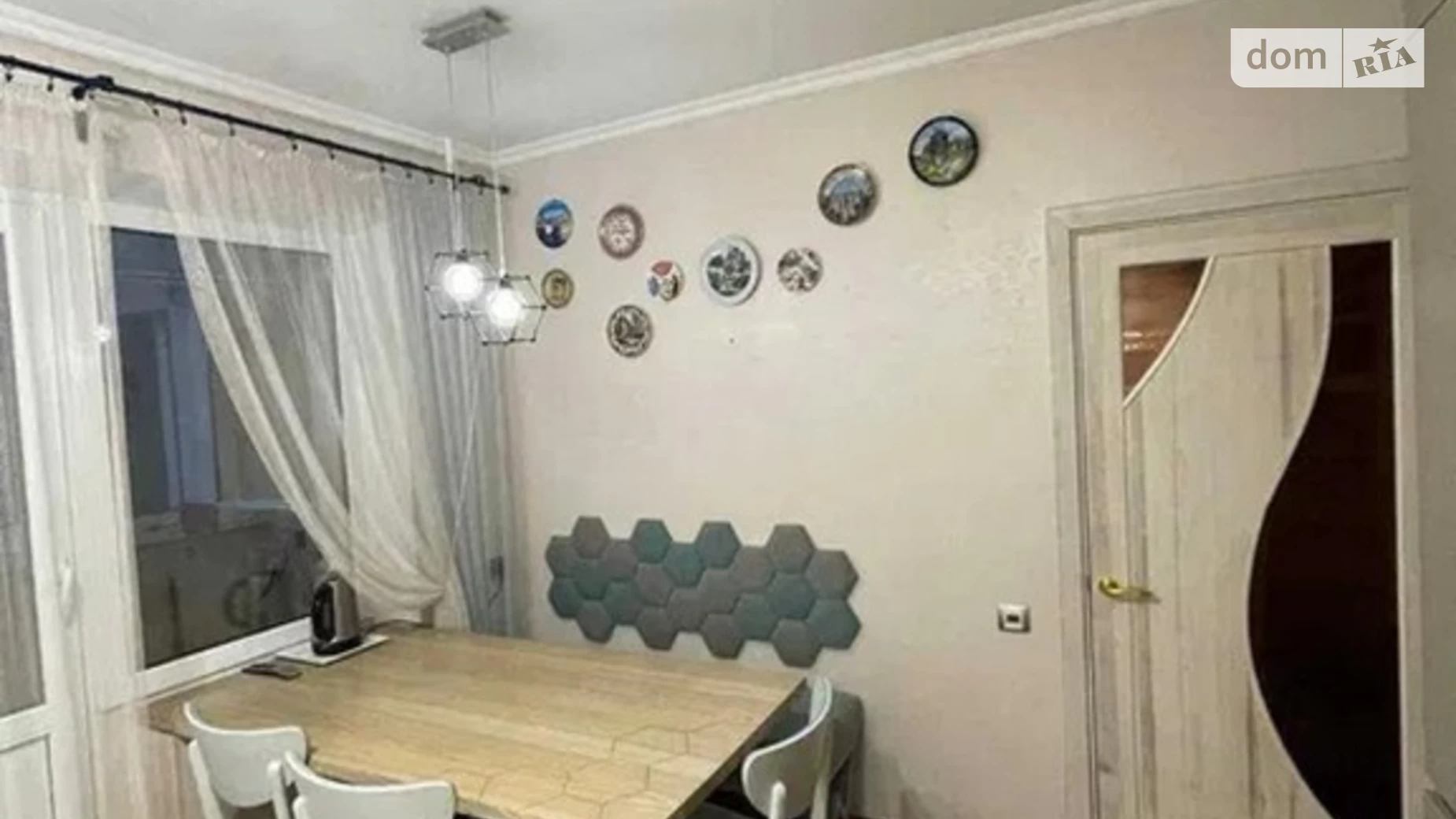 Продается 4-комнатная квартира 93.25 кв. м в Киеве, вул. Анны Ахматовой, 16Г