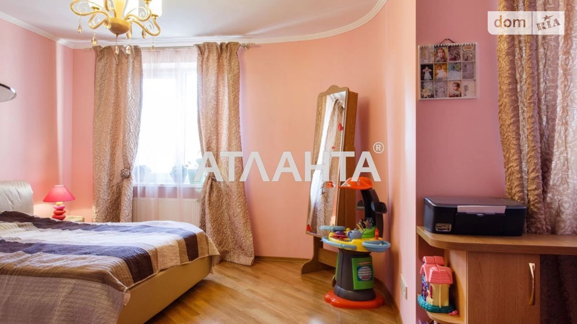 Продается 3-комнатная квартира 130 кв. м в Одессе, ул. Авдеева-Черноморского, 2Б