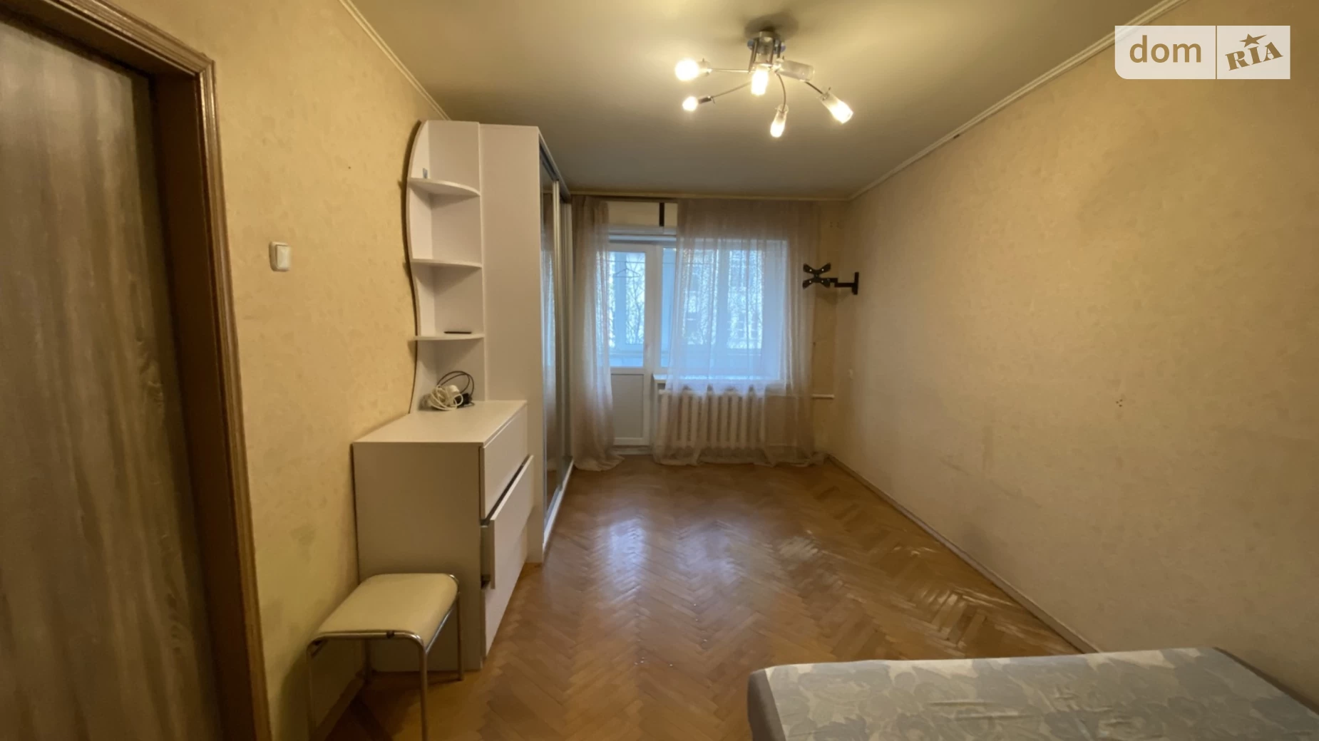Продается 1-комнатная квартира 33 кв. м в Киеве, ул. Дегтяревская, 28