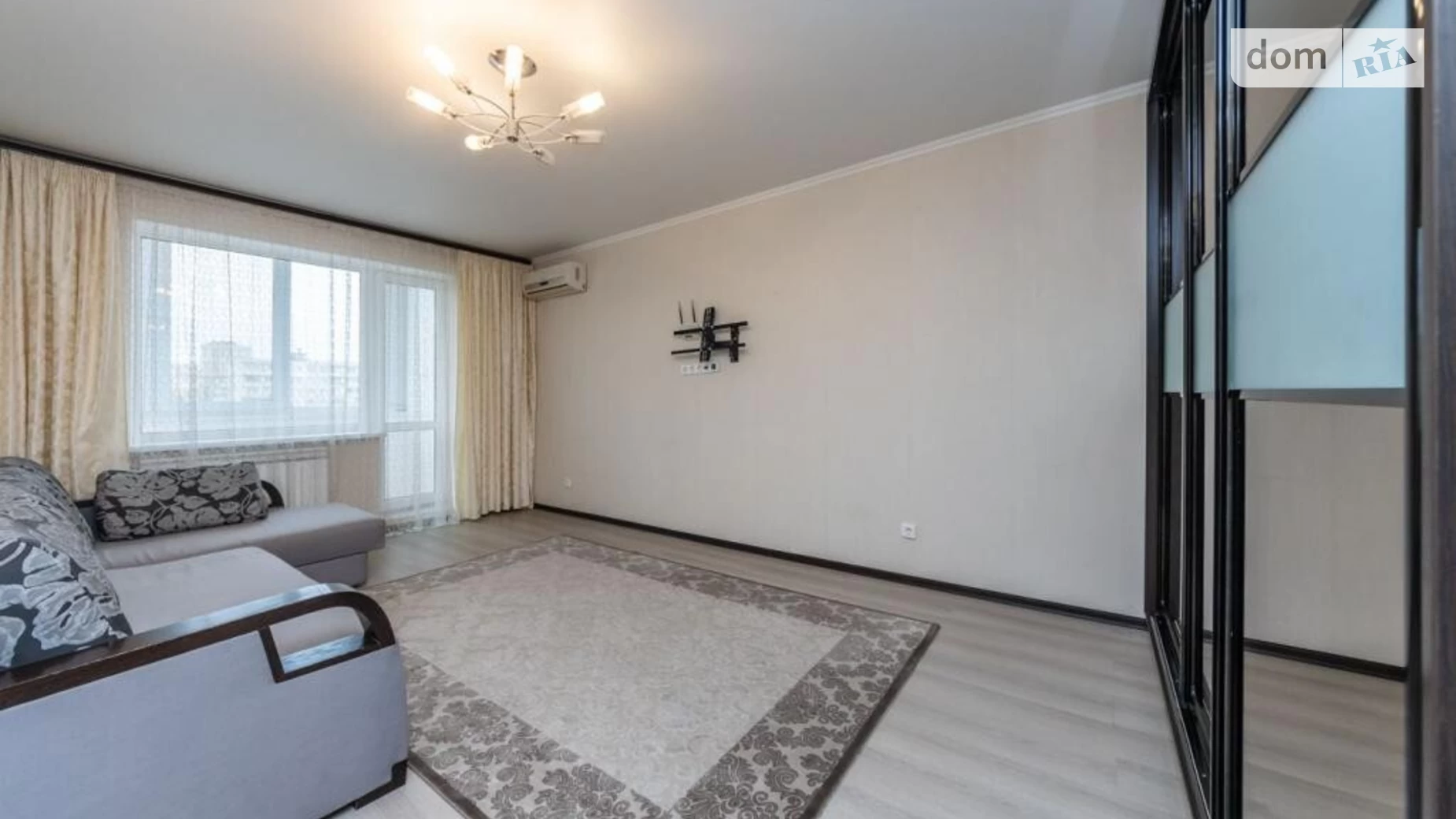 Продается 2-комнатная квартира 50 кв. м в Киеве, ул. Героев Днепра, 20А