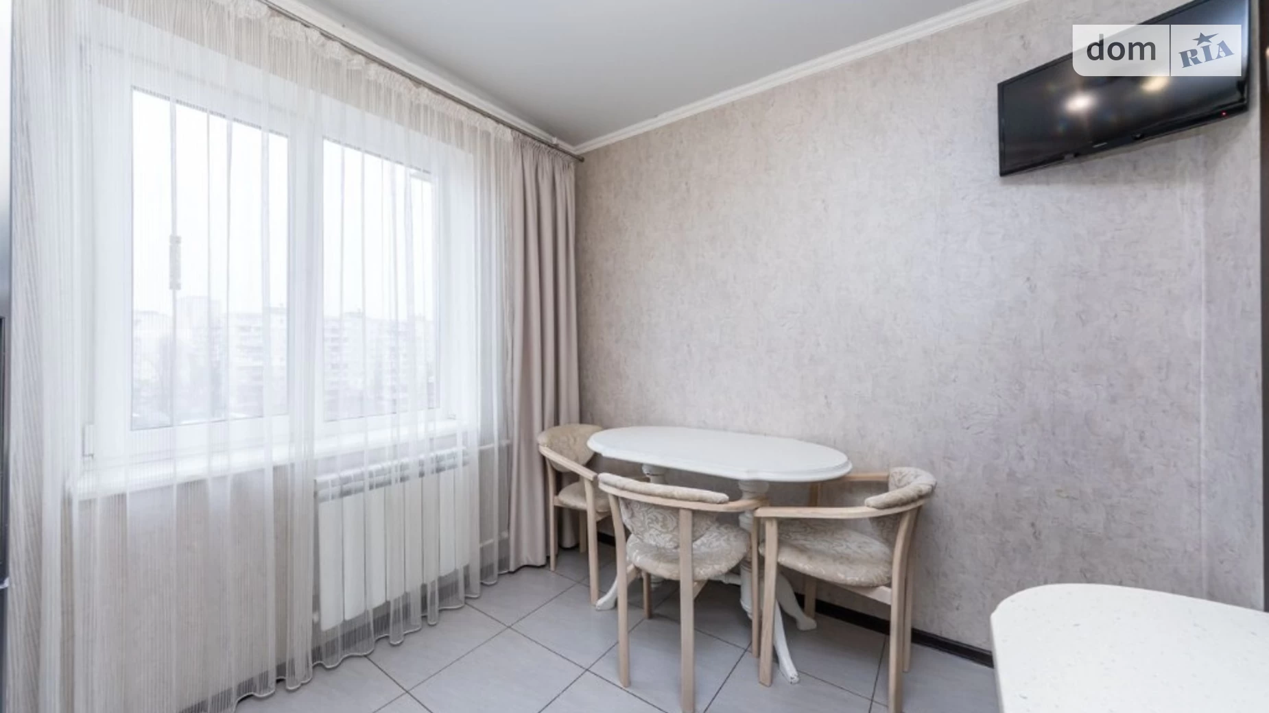 Продается 2-комнатная квартира 50.5 кв. м в Киеве, ул. Героев Днепра, 20А
