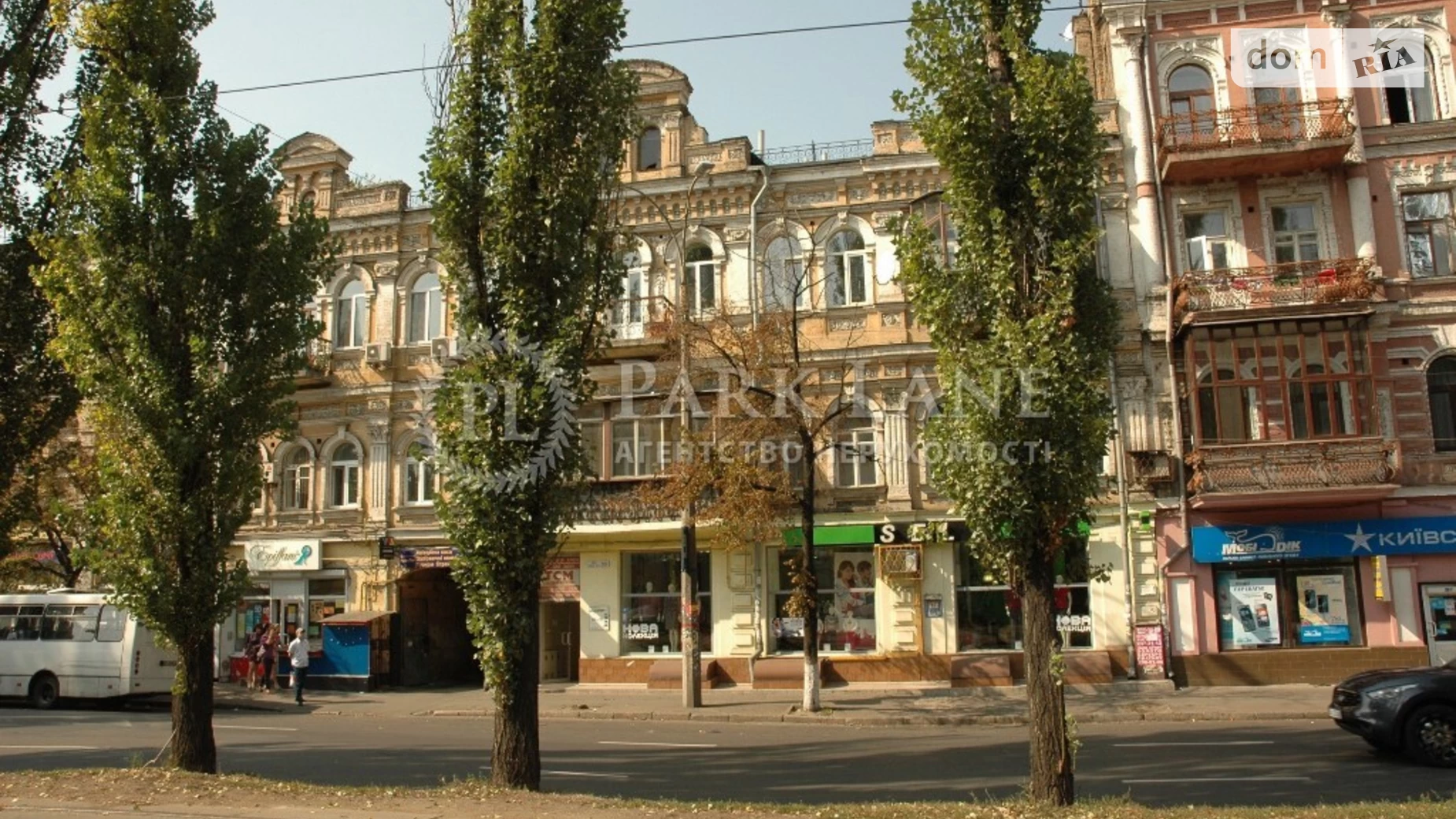 Продается 2-комнатная квартира 65 кв. м в Киеве, ул. Нижний Вал, 33